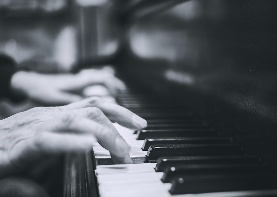 keyboard vs piano