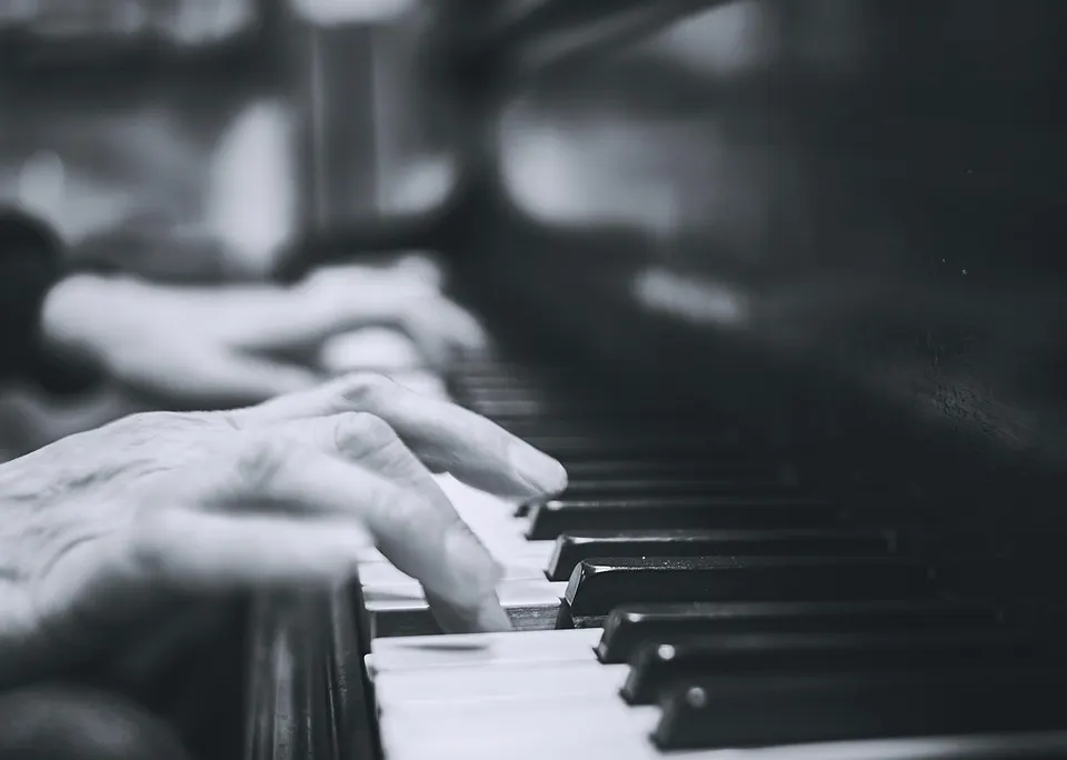 Keyboard vs Piano: Which is Right for You?