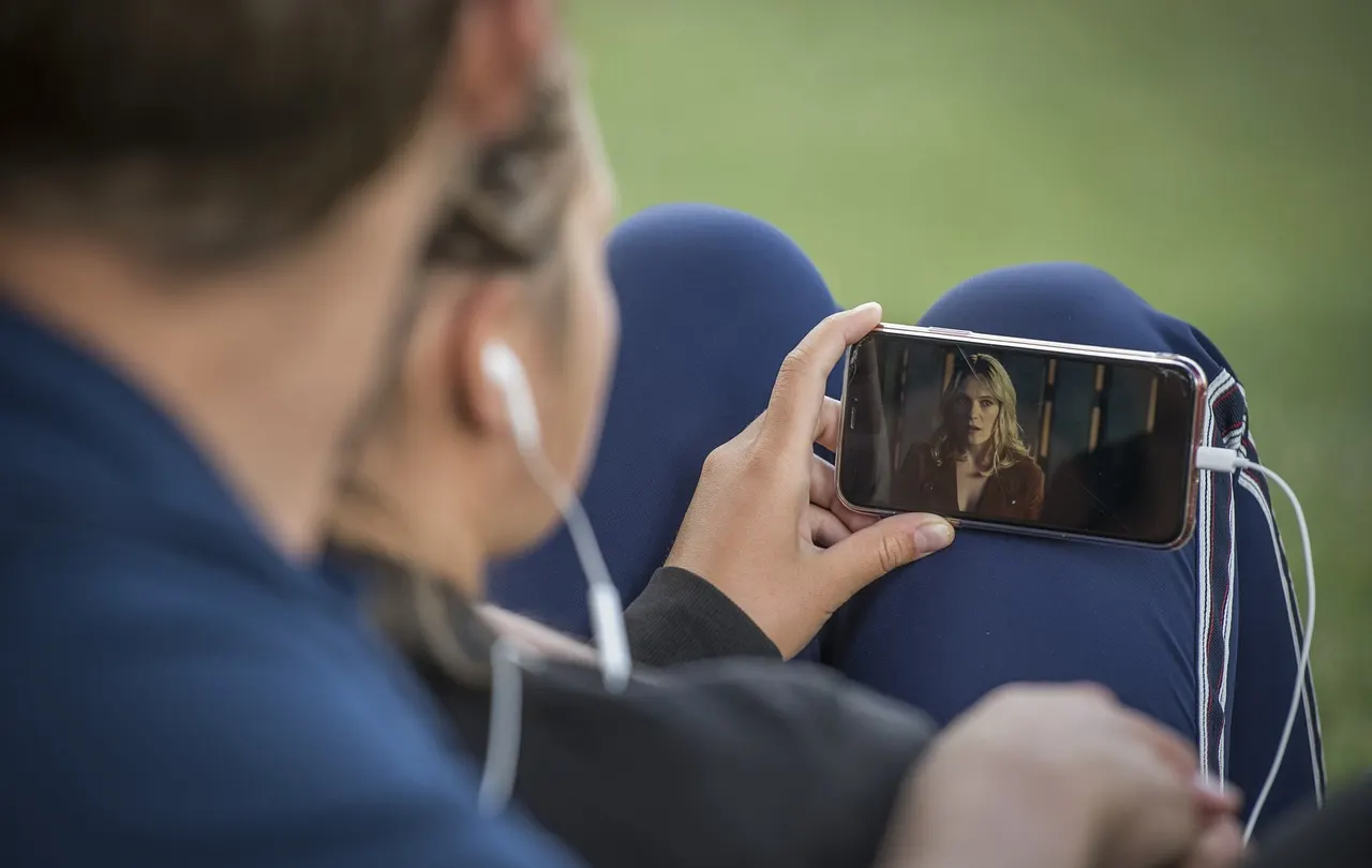 6 Viral Music Videos That Took Over the Internet